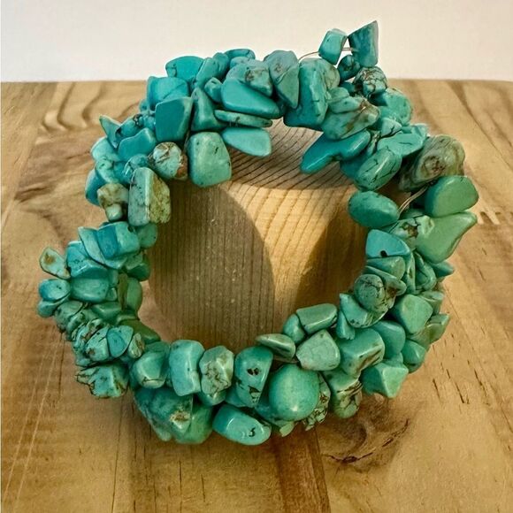 Handmade vintage multi row turquoise chip stretch bracelet - Picture 3 of 3